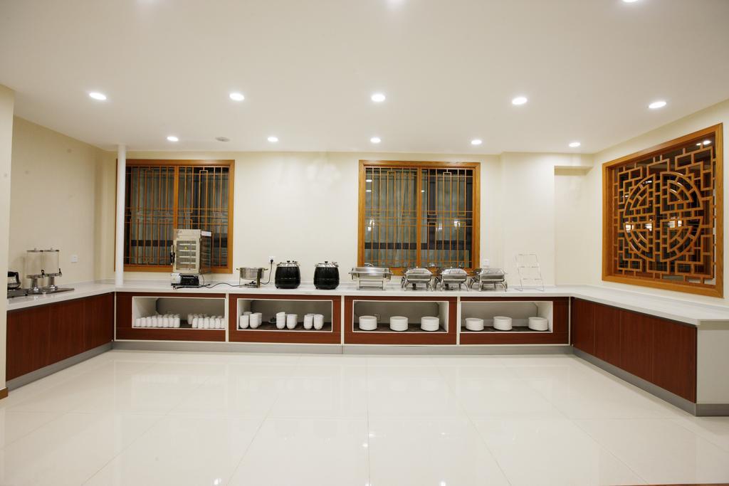 Beijing Dongdan Hotel Near Wangfujing Street,Tian'Anmen Square,The Forbidden City,Free Self-Service Laundry Room Екстериор снимка