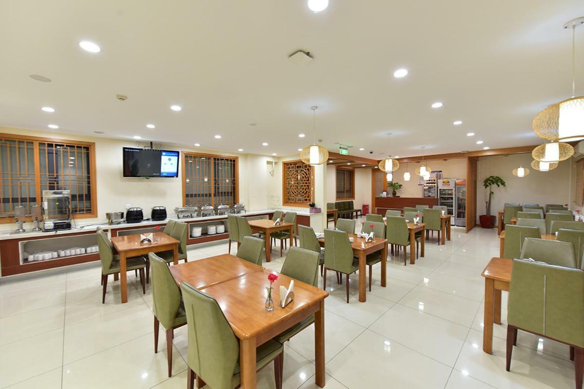 Beijing Dongdan Hotel Near Wangfujing Street,Tian'Anmen Square,The Forbidden City,Free Self-Service Laundry Room Екстериор снимка